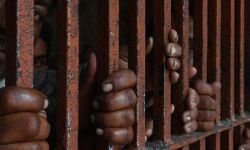 ജയിലില്‍ മന്ത്രി തോക്ക് ചൂണ്ടി ഭീഷണിപ്പെടുത്തിയെന്ന്; സംരക്ഷണം ആവശ്യപ്പെട്ട് ശ്രീലങ്കന്‍ തമിഴ് തടവുകാര്‍ സുപ്രിം കോടതിയില്‍