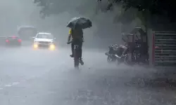 ഷഹീന് ചുഴലിക്കാറ്റ് തീവ്രമാകും; കേരളത്തില് ശക്തമായ മഴയ്ക്കു സാധ്യത, ഏഴിടങ്ങളില് യെല്ലോ അലര്ട്ട് ഷഹീന് ചുഴലിക്കാറ്റ് തീവ്രമാകും; കേരളത്തില് ശക്തമായ മഴയ്ക്കു സാധ്യത, ഏഴിടങ്ങളില് യെല്ലോ അലര്ട്ട്