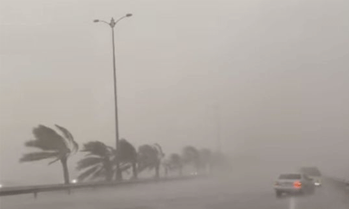 ഷഹീന് ചുഴലിക്കാറ്റ് ഒമാന് തീരത്തേക്ക്; യുഎഇയിലും മുന്നറിയിപ്പ് ഷഹീന് ചുഴലിക്കാറ്റ് ഒമാന് തീരത്തേക്ക്; യുഎഇയിലും മുന്നറിയിപ്പ്