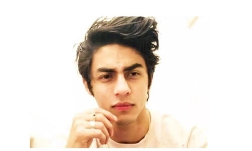 കപ്പലിലെ ആഢംബര പാര്ട്ടിക്കിടയില് ലഹരി ഉപയോഗം; ഷാരൂഖ് ഖാന്റെ മകന് ആര്യന് ഖാന് അറസ്റ്റില് കപ്പലിലെ ആഢംബര പാര്ട്ടിക്കിടയില് ലഹരി ഉപയോഗം; ഷാരൂഖ് ഖാന്റെ മകന് ആര്യന് ഖാന് അറസ്റ്റില്