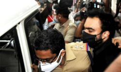 എസ്‌റ്റേറ്റ് തട്ടിപ്പ്: മോന്‍സനെതിരേ തൃശൂര്‍ സ്വദേശി