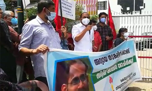 സിദ്ധീഖ് കാപ്പന്റെ അറസ്റ്റിന് ഒരു വര്ഷം: ഭരണകൂടത്തെ വിമര്ശിച്ചാല് തുറിങ്കലടയ്ക്കുന്ന അവസ്ഥയെന്ന് വിഡി സതീശന് സിദ്ധീഖ് കാപ്പന്റെ അറസ്റ്റിന് ഒരു വര്ഷം: ഭരണകൂടത്തെ വിമര്ശിച്ചാല് തുറിങ്കലടയ്ക്കുന്ന അവസ്ഥയെന്ന് വിഡി സതീശന്
