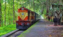 കോട്ടയം-നിലമ്പൂർ എക്സ്പ്രസ്: സ്റ്റോപ്പുകൾ കുറച്ചു, യാത്രക്കാർക്ക് റെയിൽവെയുടെ ഇരുട്ടടി