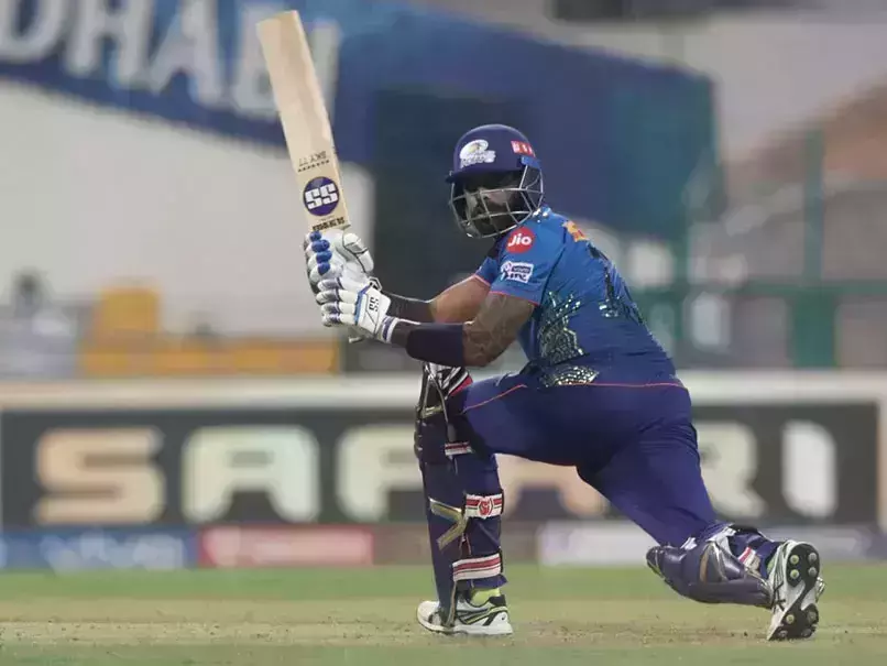 മുംബൈ ഒരുങ്ങിതന്നെ; ഹൈദരാബാദിനെതിരേ കൂറ്റന്‍ സ്‌കോര്‍ (235)