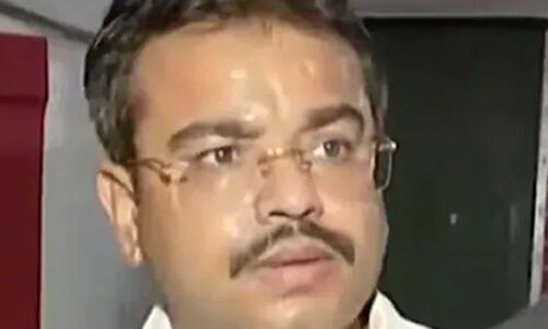 ലഖിംപൂര് ഖേരി ആക്രമണം; കേന്ദ്ര മന്ത്രിയുടെ മകന് ആശിഷ് മിശ്ര ഒളിവില് പോയി ലഖിംപൂര് ഖേരി ആക്രമണം; കേന്ദ്ര മന്ത്രിയുടെ മകന് ആശിഷ് മിശ്ര ഒളിവില് പോയി