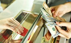 രൂപയുടെ മൂല്യത്തകര്‍ച്ച; വിദേശത്ത് നിന്നുള്ള പണത്തിന്റെ ഒഴുക്ക് വര്‍ധിച്ചു