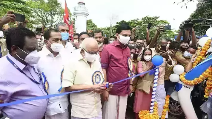 വൈദ്യുതി ഉല്പ്പാദനം; സോളാര് പദ്ധതികള്ക്ക് ഊന്നല് നല്കുമെന്ന് മന്ത്രി കെ കൃഷ്ണന് കുട്ടി വൈദ്യുതി ഉല്പ്പാദനം; സോളാര് പദ്ധതികള്ക്ക് ഊന്നല് നല്കുമെന്ന് മന്ത്രി കെ കൃഷ്ണന് കുട്ടി