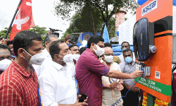 ഇലക്ട്രിക് ഓട്ടോറിക്ഷകള്‍: കോഴിക്കോട് നഗരത്തില്‍ 10 ചാര്‍ജ്ജിംഗ് സ്‌റ്റേഷനുകള്‍ ഉദ്ഘാടനം ചെയ്തു