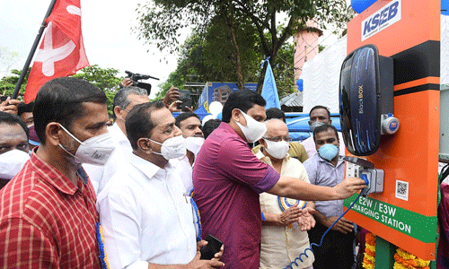 ഇലക്ട്രിക് ഓട്ടോറിക്ഷകള്‍: കോഴിക്കോട് നഗരത്തില്‍ 10 ചാര്‍ജ്ജിംഗ് സ്‌റ്റേഷനുകള്‍ ഉദ്ഘാടനം ചെയ്തു