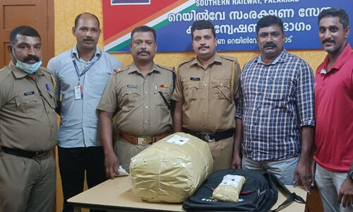 പാലക്കാട്: ട്രെയിനില്‍ കടത്തുകയായിരുന്ന 9.5 കിലോ കഞ്ചാവ് പിടികൂടി
