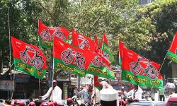 യോഗിയുടെ കോലം കത്തിച്ച 16 സമാജ് വാദി പ്രവര്‍ത്തകര്‍ക്കെതിരേ വധശ്രമത്തിന് കേസെടുത്ത് പോലിസിന്റെ പകപോക്കല്‍