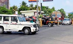 നഗരമധ്യത്തില് പെണ്കുട്ടിയെ കടന്ന് പിടിക്കാന് ശ്രമം; നടപടിയെടുക്കാതെ പോലിസ് നഗരമധ്യത്തില് പെണ്കുട്ടിയെ കടന്ന് പിടിക്കാന് ശ്രമം; നടപടിയെടുക്കാതെ പോലിസ്