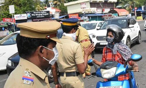 കൊവിഡ് നിയമലംഘനം: കോഴിക്കോട് ജില്ലയില് 106 കേസുകള് രജിസ്റ്റര് ചെയ്തു കൊവിഡ് നിയമലംഘനം: കോഴിക്കോട് ജില്ലയില് 106 കേസുകള് രജിസ്റ്റര് ചെയ്തു