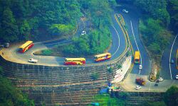 മരം വീണ് വയനാട് ചുരത്തില് ഗതാഗതം സ്തംഭിച്ചു മരം വീണ് വയനാട് ചുരത്തില് ഗതാഗതം സ്തംഭിച്ചു