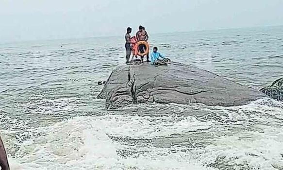 കടലിലെ പാറയില്‍ ധ്യാനിക്കാന്‍ പോയ യുവാവ് കടല്‍ക്ഷോഭത്തില്‍ കുടുങ്ങി
