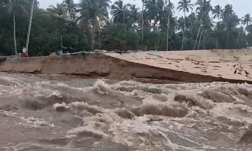 കൊടുങ്ങല്ലൂര് തീരദേശത്ത് വെള്ളക്കെട്ട് രൂക്ഷം; ക്യാംപുകളില് 26 കുടുംബങ്ങള് കൊടുങ്ങല്ലൂര് തീരദേശത്ത് വെള്ളക്കെട്ട് രൂക്ഷം; ക്യാംപുകളില് 26 കുടുംബങ്ങള്