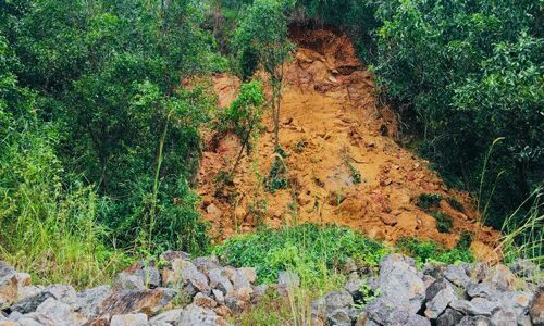 ചേലൂര് പോത്തന് കുന്ന് ഇടിഞ്ഞുവീണു ചേലൂര് പോത്തന് കുന്ന് ഇടിഞ്ഞുവീണു