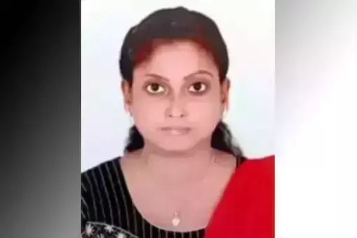 ധര്മ്മടത്ത് തീകൊളുത്തി ആത്മഹത്യയ്ക്ക് ശ്രമിച്ച യുവതി മരിച്ചു ധര്മ്മടത്ത് തീകൊളുത്തി ആത്മഹത്യയ്ക്ക് ശ്രമിച്ച യുവതി മരിച്ചു