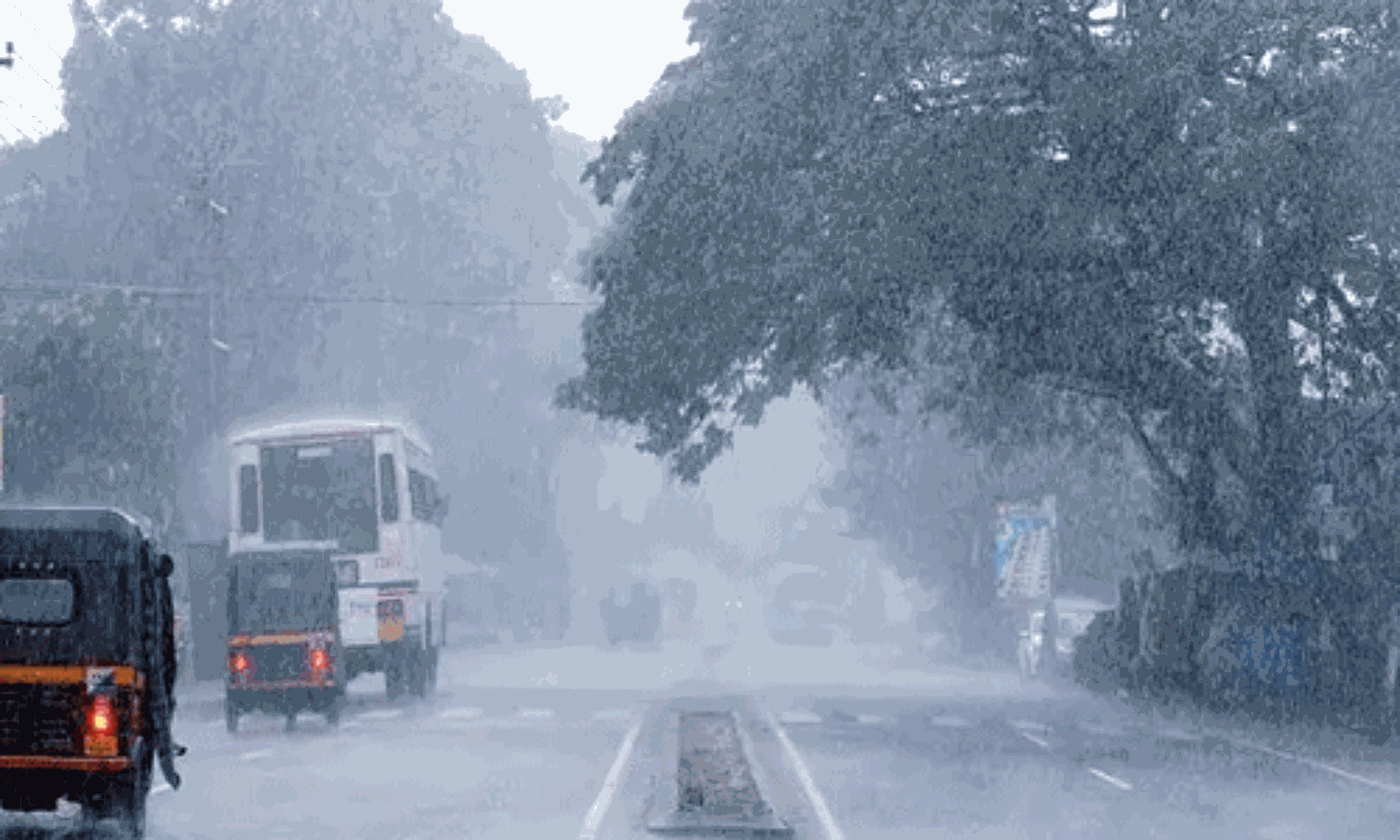സംസ്ഥാനത്ത് ഇന്നും കനത്ത മഴയ്ക്ക് സാധ്യത; പത്ത് ജില്ലകളില് യെല്ലോ അലര്ട്ട് സംസ്ഥാനത്ത് ഇന്നും കനത്ത മഴയ്ക്ക് സാധ്യത; പത്ത് ജില്ലകളില് യെല്ലോ അലര്ട്ട്