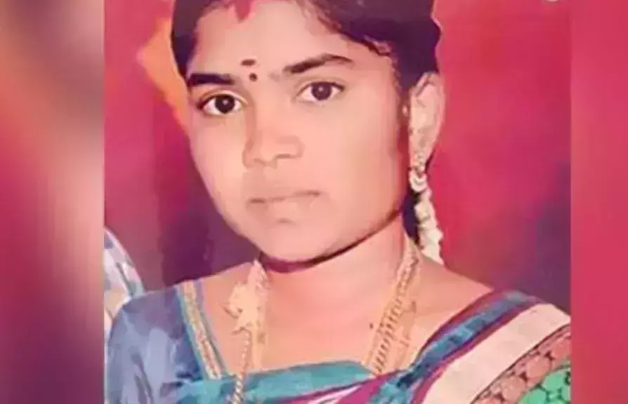 ഭര്ത്താവുമായി അകന്നു താമസിക്കുന്നതിനിടെ പ്രണയം; യുവതിയെ മാതാപിതാക്കള് കൊലപ്പെടുത്തി ഭര്ത്താവുമായി അകന്നു താമസിക്കുന്നതിനിടെ പ്രണയം; യുവതിയെ മാതാപിതാക്കള് കൊലപ്പെടുത്തി