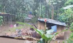 മലവെള്ളപ്പാച്ചില്‍: വിതുരയില്‍ ഒരുവീട് പൂര്‍ണമായും 15 വീടുകള്‍ ഭാഗികമായും തകര്‍ന്നു