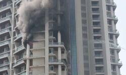 മുംബൈയില്‍ 60നില കെട്ടിടത്തിന് തീപിടിച്ചു; ഭയന്ന് ചാടിയ മുപ്പതുകാരന് ദാരുണാന്ത്യം