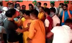 സംസ്ഥാന നേതാക്കള്‍ നോക്കി നില്‍ക്കെ ബംഗാള്‍ ബിജെപി യോഗത്തില്‍ കൂട്ടത്തല്ല്