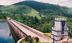 ജലനിരപ്പ് 136 അടി പിന്നിട്ടു; മുല്ലപ്പെരിയാറില്‍ ആദ്യ അറിയിപ്പ് നൽകി; പത്തനംതിട്ടയിലും ഉരുൾപൊട്ടൽ