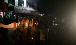 ഓട്ടോറിക്ഷയുടെ മുകളിലേക്ക് തടി ലോറി മറിഞ്ഞു; ഓട്ടോ ഡ്രൈവർ മരണപ്പെട്ടു