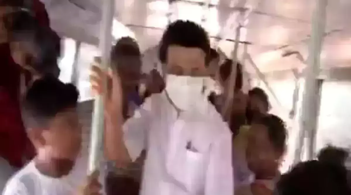 സര്ക്കാര് ബസ്സില് മിന്നല് പരിശോധന നടത്തി സ്റ്റാലിന് (വീഡിയോ) സര്ക്കാര് ബസ്സില് മിന്നല് പരിശോധന നടത്തി സ്റ്റാലിന് (വീഡിയോ)