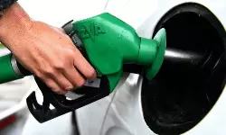 ഫ്രാന്‍സില്‍ ഇന്ധന വില കുത്തനെ ഉയര്‍ന്നു; സഹായധനം പ്രഖ്യാപിച്ച് ജനരോഷം തണുപ്പിക്കാന്‍ ശ്രമം