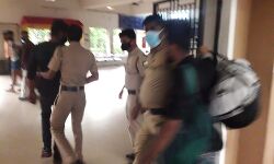 ഷൊര്‍ണൂര്‍ പാസഞ്ചറില്‍ തോക്കുമായി രണ്ടു പേര്‍; പരപ്പനങ്ങാടിയില്‍ പിടികൂടി പരിശോധന നടത്തി