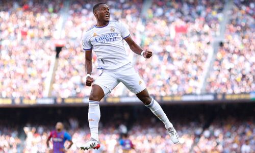 എല്‍ ക്ലാസ്സിക്കോ റയലിന്; ബാഴ്‌സ ഒമ്പതിലേക്ക് കൂപ്പ്കുത്തി