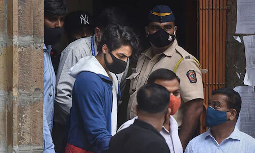 ആഢംബരക്കപ്പലിലെ ലഹരിപാര്ട്ടി; ആര്യന് ഖാന് ജാമ്യം ആഢംബരക്കപ്പലിലെ ലഹരിപാര്ട്ടി; ആര്യന് ഖാന് ജാമ്യം