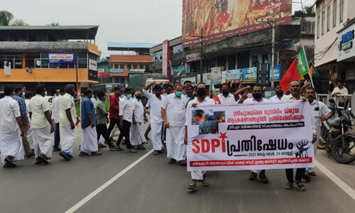 ത്രിപുരയിലെ ഹിന്ദുത്വ ആക്രമണം: താനൂരില് എസ്ഡിപിഐ പ്രവര്ത്തകര് പ്രതിഷേധപ്രകടനം നടത്തി ത്രിപുരയിലെ ഹിന്ദുത്വ ആക്രമണം: താനൂരില് എസ്ഡിപിഐ പ്രവര്ത്തകര് പ്രതിഷേധപ്രകടനം നടത്തി