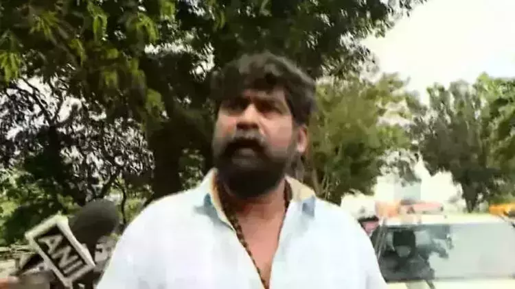 ജോജുവിന്റെ വാഹനത്തിനു നേരെ ആക്രമണം: 6 ലക്ഷംരൂപയുടെ നഷ്ടം, കോണ്‍ഗ്രസ് നേതാക്കള്‍ക്കെതിരേ ജാമ്യമില്ലാക്കുറ്റം