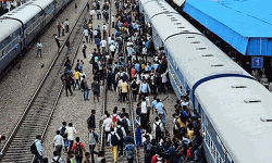 ട്രെയിന് യാത്രാ നിയന്ത്രണങ്ങളില് ഇളവ് ട്രെയിന് യാത്രാ നിയന്ത്രണങ്ങളില് ഇളവ്