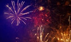 ആഘോഷവേളകളില്‍ പടക്കം പൊട്ടിക്കുന്നത് നിരോധിക്കേണ്ടതില്ലെന്ന് സുപ്രീം കോടതി