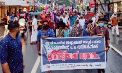 കള്ളക്കേസ് ചുമത്തി യുപി പോലിസ് തുറങ്കിലടച്ച കുടുംബം ജയില്‍ മോചിതരായി നാട്ടിലെത്തി; പന്തളത്ത് ഉജ്ജ്വല സ്വീകരണം (വീഡിയോ)