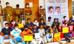 കായികവിഭാഗം വിദ്യാര്‍ഥികള്‍ ഭരണകാര്യാലയം ഉപരോധിച്ചു