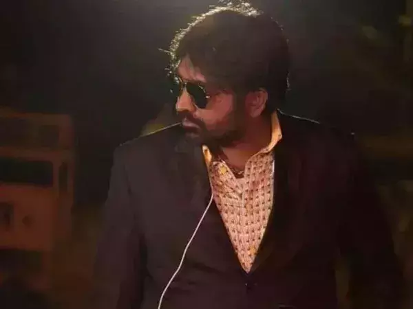 നടന് വിജയ് സേതുപതിക്കെതിരേ വിമാനത്താവളത്തില് കൈയേറ്റം; കൂടെയുണ്ടായ നടനും മര്ദ്ദനമേറ്റു (വീഡിയോ) നടന് വിജയ് സേതുപതിക്കെതിരേ വിമാനത്താവളത്തില് കൈയേറ്റം; കൂടെയുണ്ടായ നടനും മര്ദ്ദനമേറ്റു (വീഡിയോ)