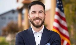 ഇത് ചരിത്രം; ഡിയര്ബോണിന്റെ ആദ്യ അറബ്-അമേരിക്കന് മേയറായി അബ്ദുല്ല ഹമ്മൂദ് ഇത് ചരിത്രം; ഡിയര്ബോണിന്റെ ആദ്യ അറബ്-അമേരിക്കന് മേയറായി അബ്ദുല്ല ഹമ്മൂദ്