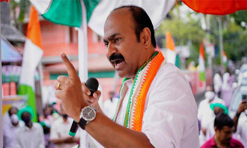 സില്വര് ലൈന് കേന്ദ്രാനുമതി ലഭിക്കാന് ഇടനിലക്കാര്; ആരോപണവുമായി വി ഡി സതീശന് സില്വര് ലൈന് കേന്ദ്രാനുമതി ലഭിക്കാന് ഇടനിലക്കാര്; ആരോപണവുമായി വി ഡി സതീശന്