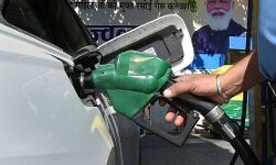ഇന്ധനവിലക്കുറവ് പ്രാബല്യത്തില്‍;  കേരളത്തില്‍ പെട്രോളിന് ആറര രൂപയും ഡീസലിന് 12 രൂപയും കുറഞ്ഞു