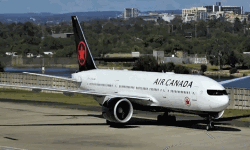 കൊവിഡ് വാക്‌സിനെടുത്തില്ല; എണ്ണൂറോളം ജീവനക്കാരെ സസ്‌പെന്‍ഡ് ചെയ്ത് വിമാനക്കമ്പനി