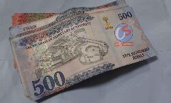 കരിപ്പൂരില്‍ വിദേശ കറന്‍സിയും സ്വര്‍ണ്ണവും പിടികൂടി