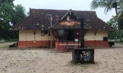 അമ്പലപ്പുഴയിൽ ക്ഷേത്രത്തിന്റെ ശ്രീകോവിൽ കുത്തിത്തുറന്ന് കാണിക്കവഞ്ചിയിലെ പണം കവർന്നു