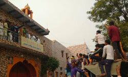 മോദിയുടെ പ്രസംഗം കേള്‍ക്കാനെത്തിയ ബിജെപി നേതാക്കളെ ബന്ദിയാക്കി കര്‍ഷകര്‍; മാപ്പപേക്ഷിച്ച് നേതാക്കള്‍