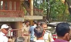 കൂട്ടമതംമാറ്റം ആരോപിച്ച് കര്ണാടകയിലെ ബെലഗാവിയില് ഇരുന്നൂറോളം പേരെ ഹിന്ദുത്വര് പൂട്ടിയിട്ടു കൂട്ടമതംമാറ്റം ആരോപിച്ച് കര്ണാടകയിലെ ബെലഗാവിയില് ഇരുന്നൂറോളം പേരെ ഹിന്ദുത്വര് പൂട്ടിയിട്ടു