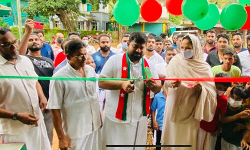 എസ്ഡിപിഐ നിര്മിച്ച സുല്ത്താന് വാരിയംകുന്നന് സ്മാരക ബസ് വെയ്റ്റിങ് ഷെഡ് നാടിന് സമര്പ്പിച്ചു എസ്ഡിപിഐ നിര്മിച്ച സുല്ത്താന് വാരിയംകുന്നന് സ്മാരക ബസ് വെയ്റ്റിങ് ഷെഡ് നാടിന് സമര്പ്പിച്ചു